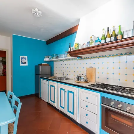 Hostdomus - La Terrazza Sul Mare With Private Parking Апартаменти