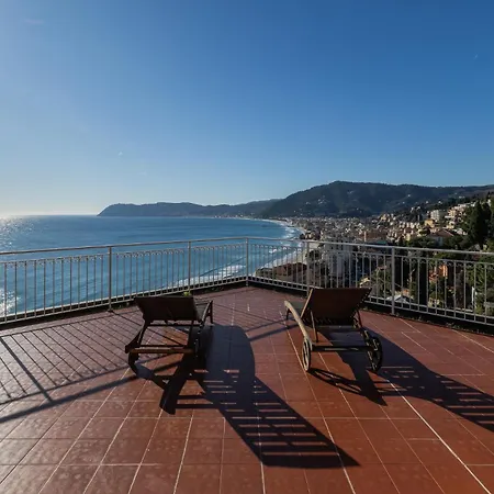 Апартаменти Hostdomus - La Terrazza Sul Mare With Private Parking