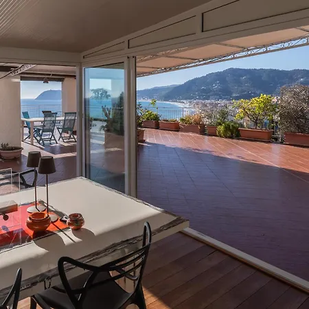 Hostdomus - La Terrazza Sul Mare With Private Parking Апартаменти