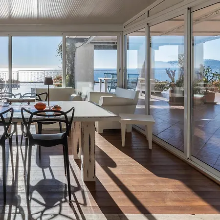 Апартаменти Hostdomus - La Terrazza Sul Mare With Private Parking *